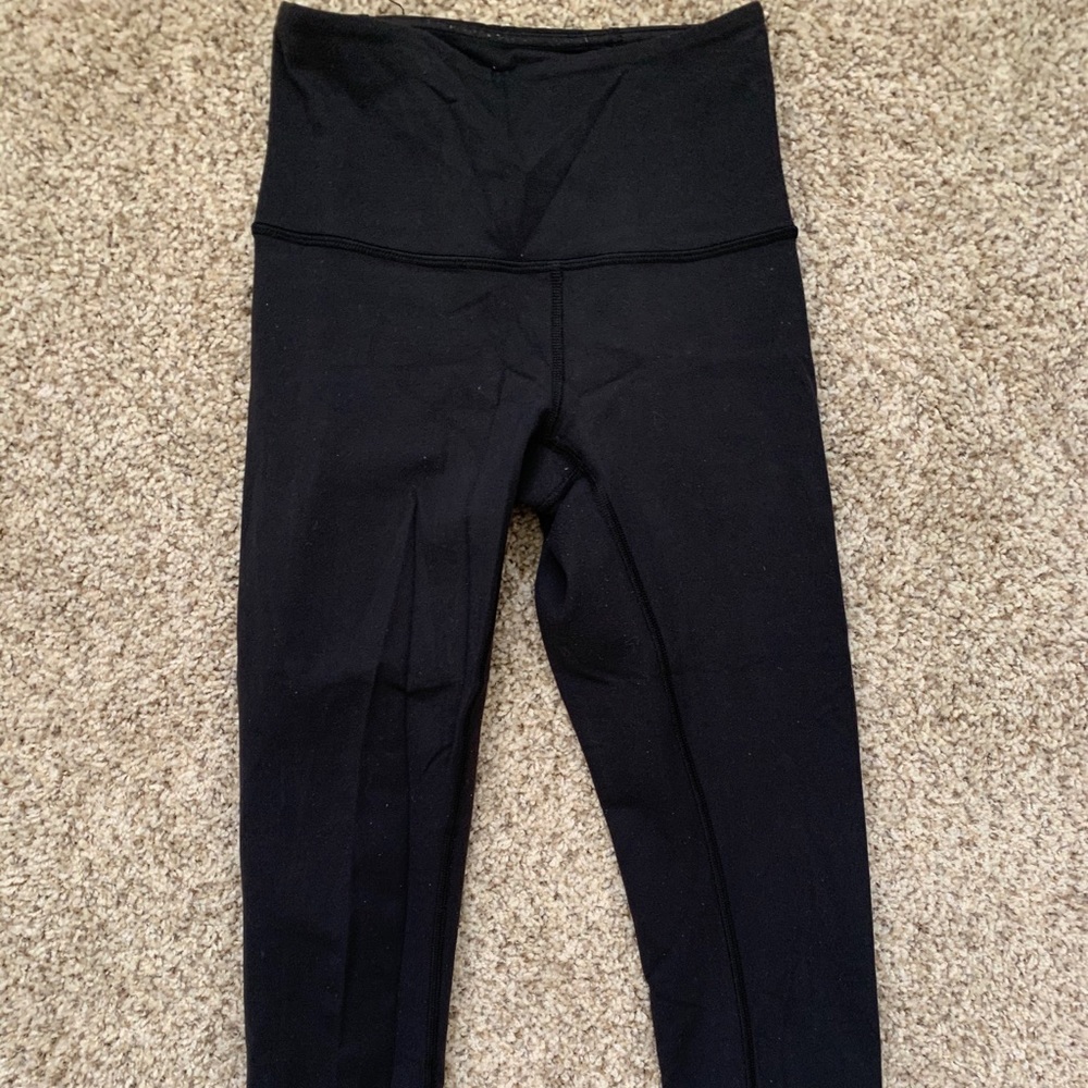 Black cropped lululemon leggings